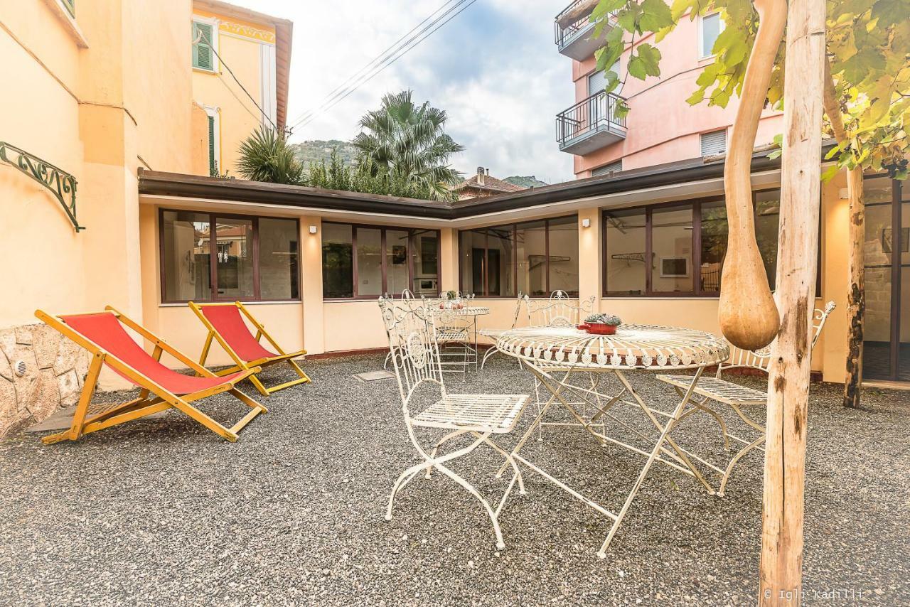 Ca' Gialla Finale Ligure Exteriör bild